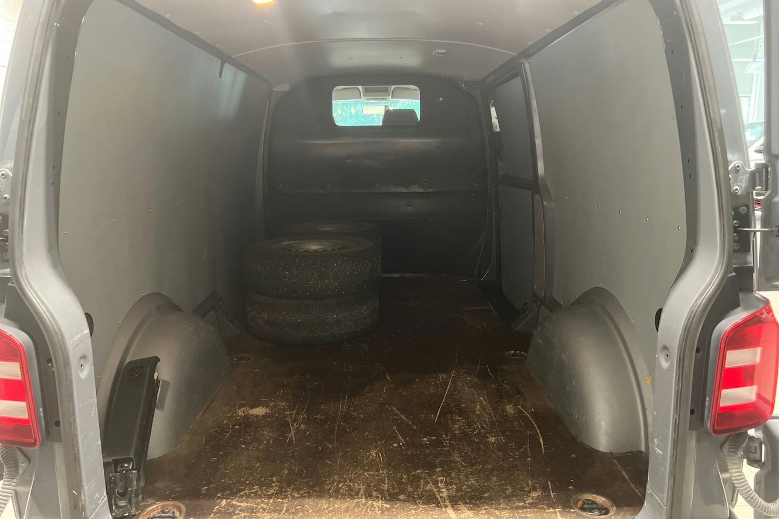 Harmaa Volkswagen TRANSPORTER 2018 kuva 16.