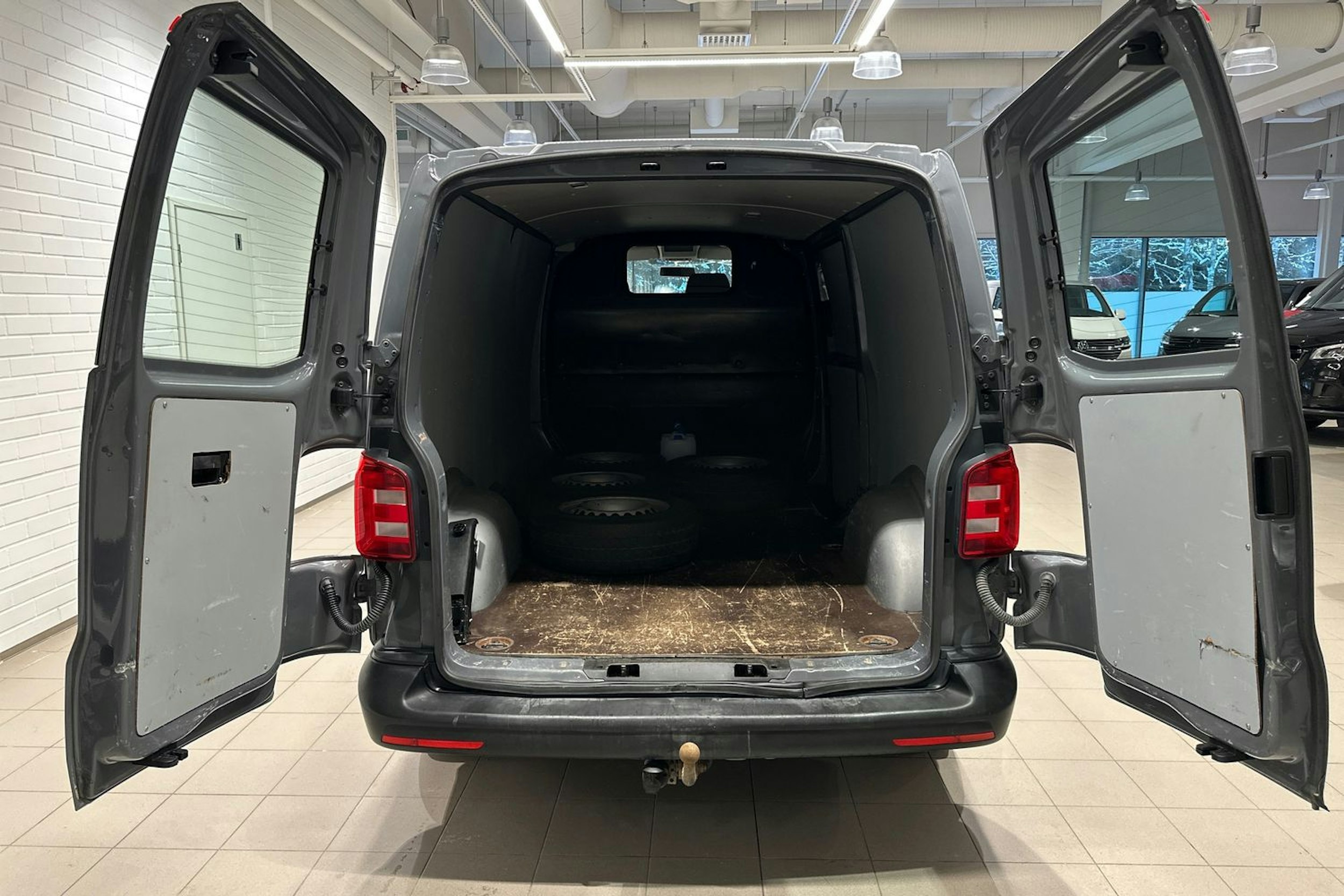 Harmaa Volkswagen TRANSPORTER 2018 kuva 25.