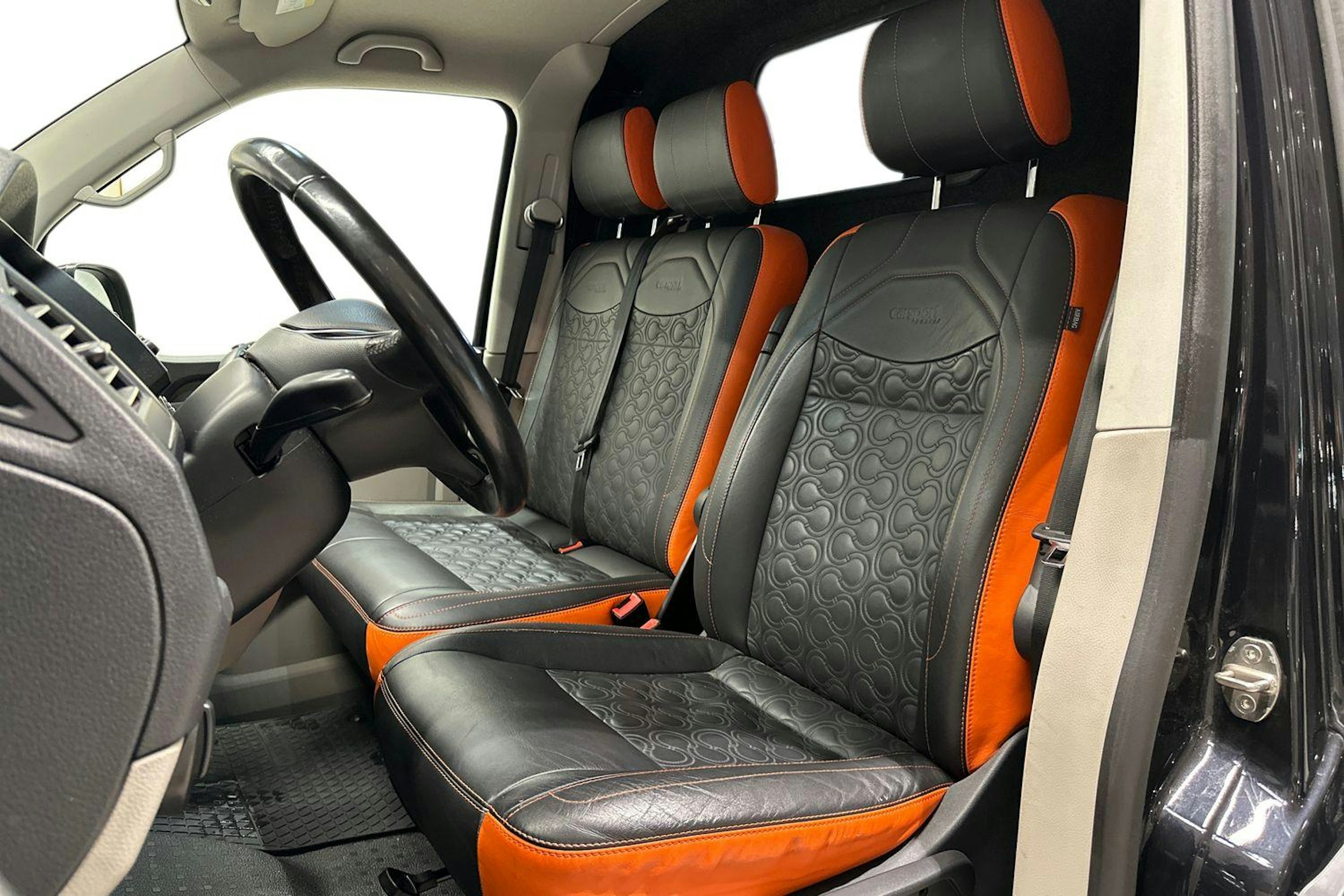 musta Volkswagen Transporter 2018 kuva 7.