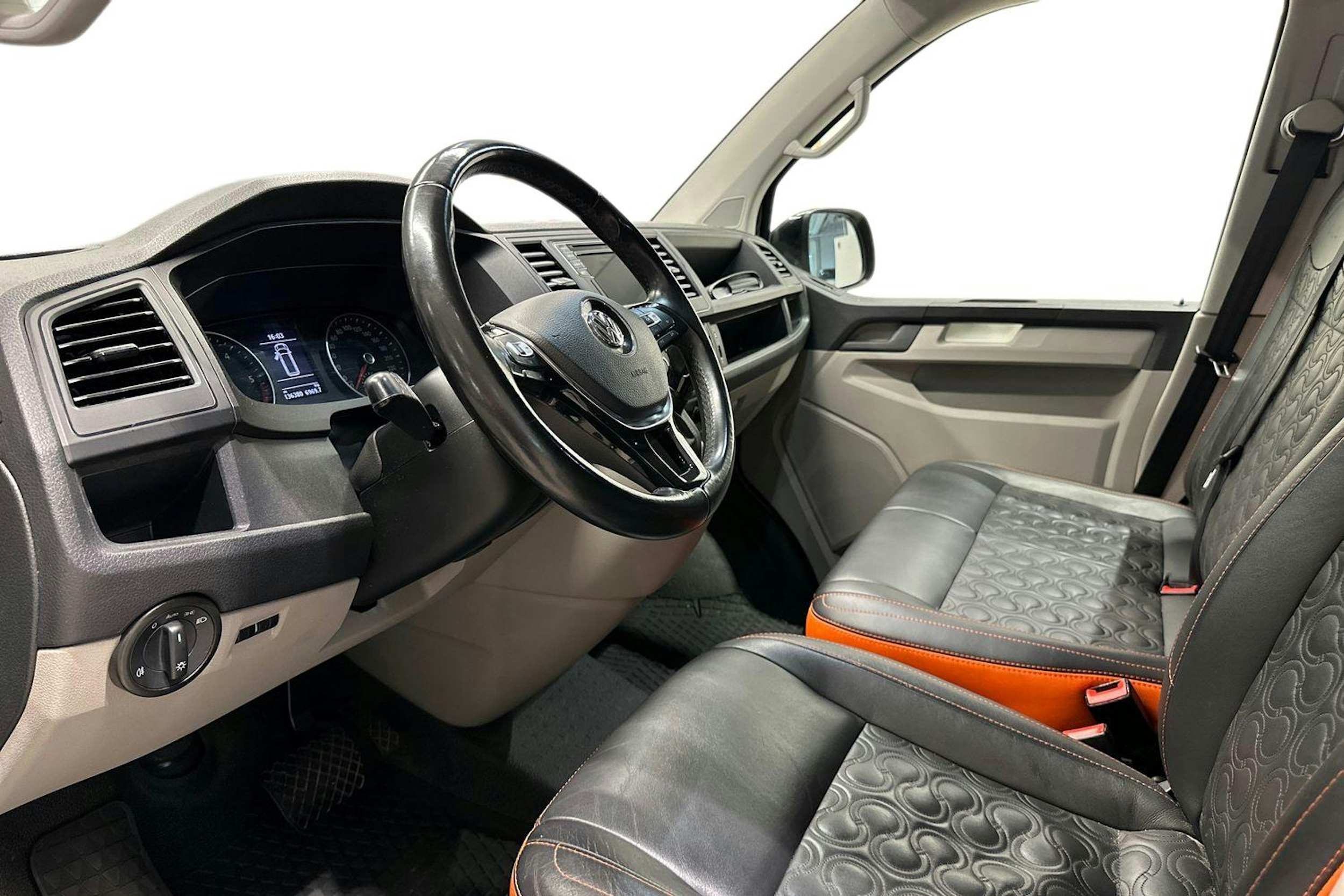musta Volkswagen Transporter 2018 kuva 10.