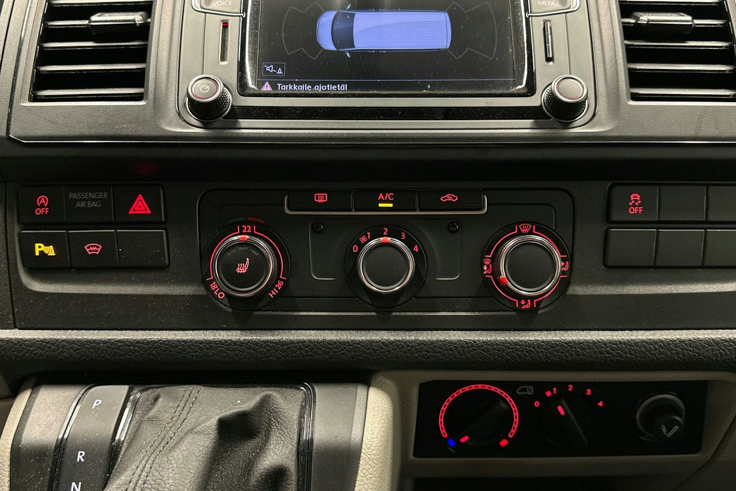 musta Volkswagen Transporter 2018 kuva 22.