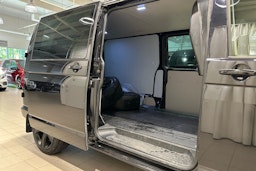 musta Volkswagen Transporter 2018 kuva 26.