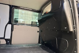 musta Volkswagen Transporter 2018 kuva 27.