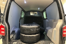 musta Volkswagen Transporter 2018 kuva 29.