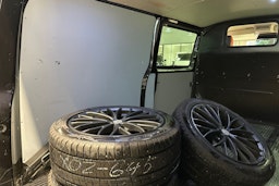 musta Volkswagen Transporter 2018 kuva 30.