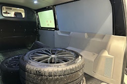 musta Volkswagen Transporter 2018 kuva 31.