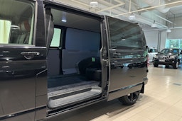 musta Volkswagen Transporter 2018 kuva 35.