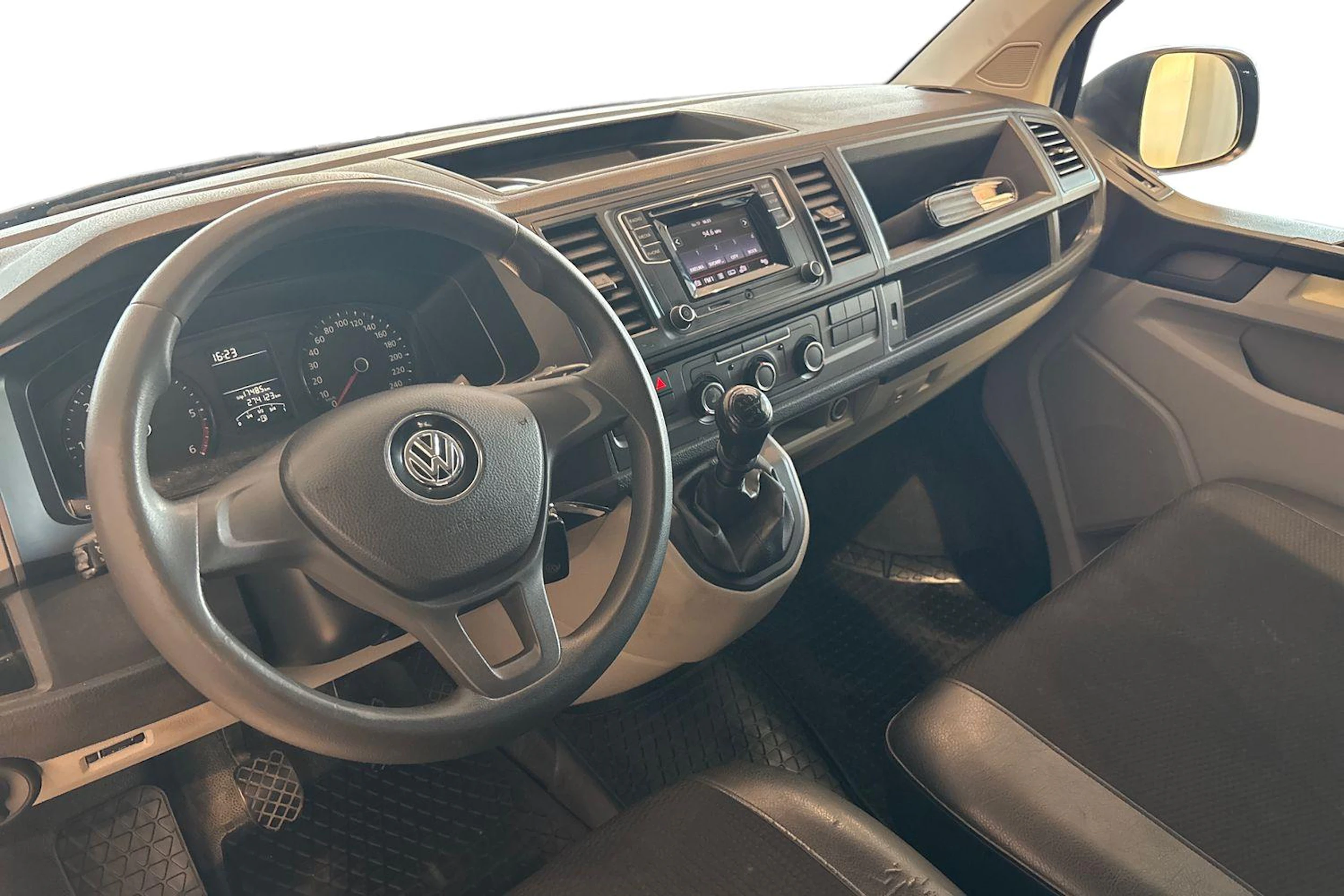 sininen Volkswagen Transporter 2018 kuva 9.