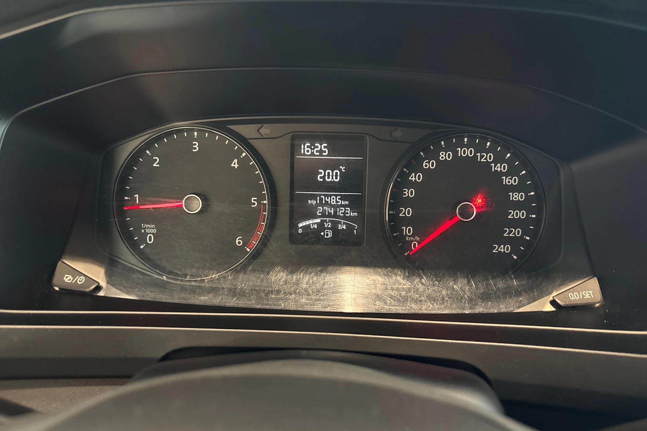 sininen Volkswagen Transporter 2018 kuva 17.