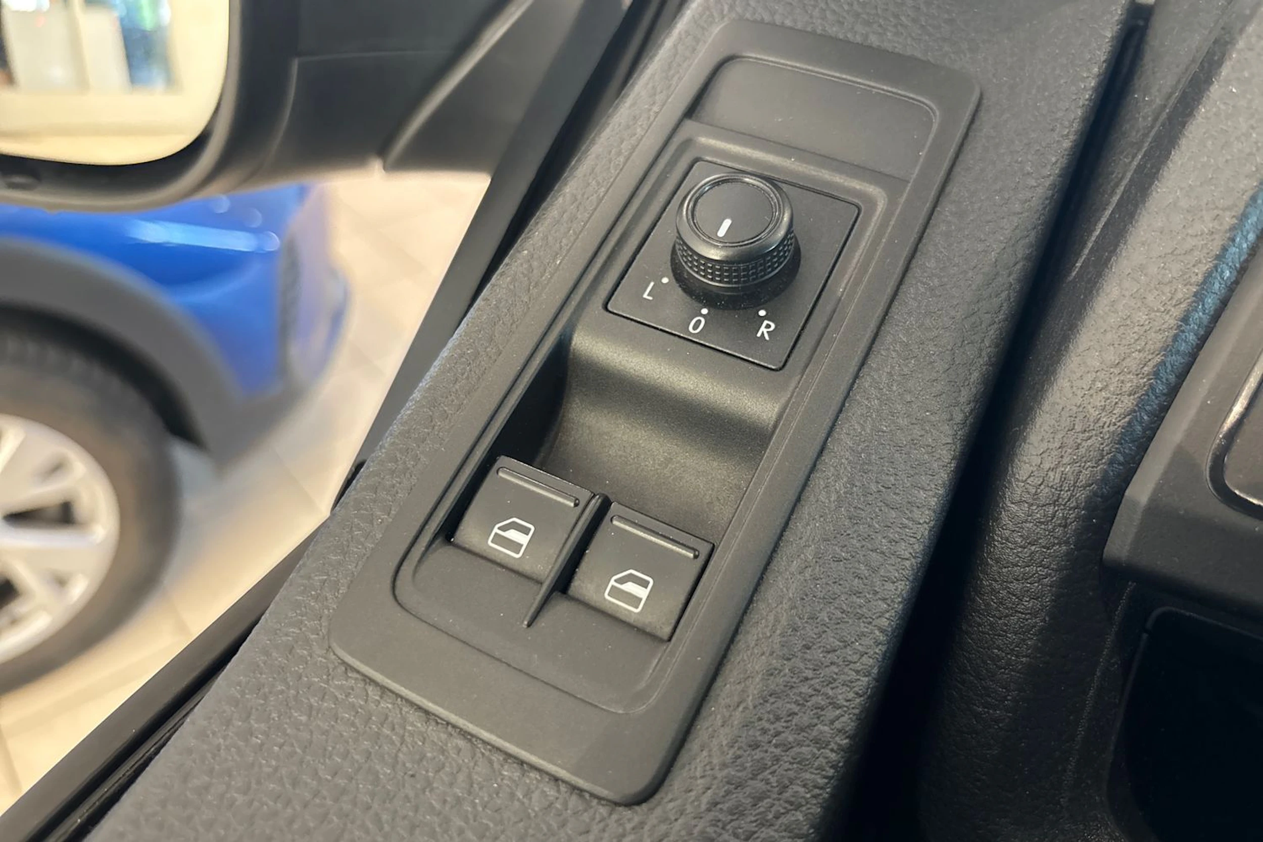 sininen Volkswagen Transporter 2018 kuva 18.