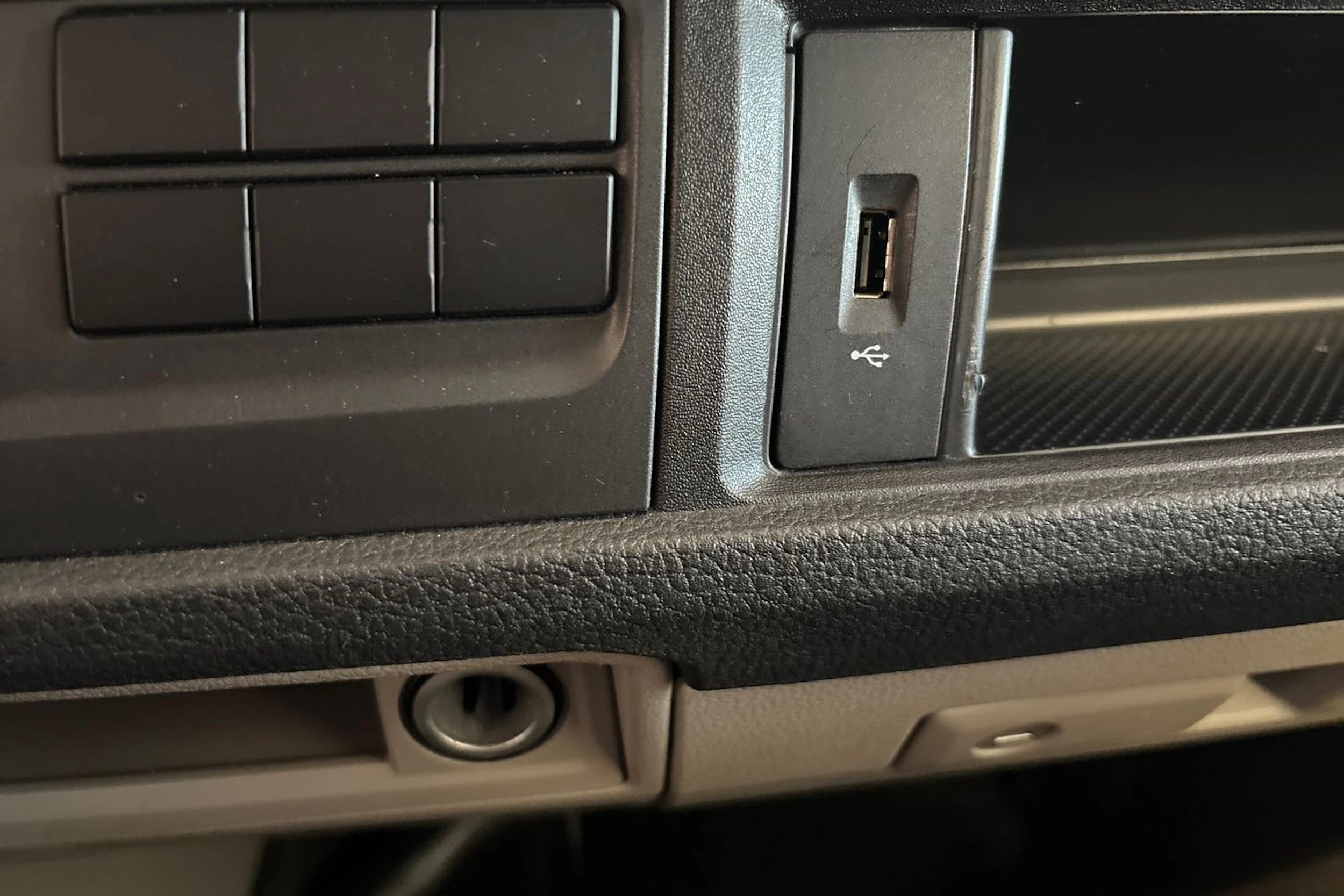 sininen Volkswagen Transporter 2018 kuva 22.