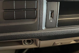 sininen Volkswagen Transporter 2018 kuva 22.