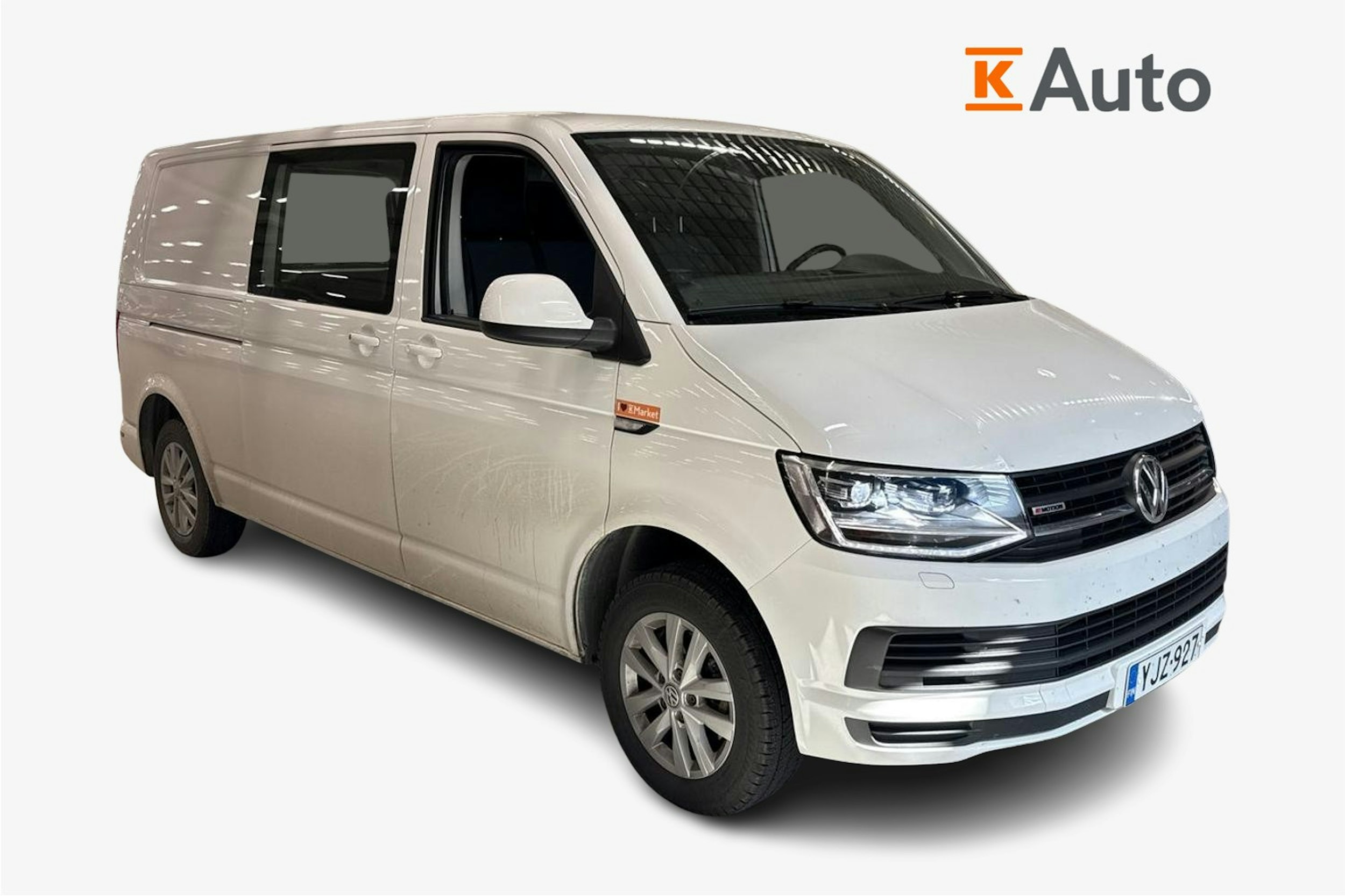 valkoinen Volkswagen Transporter 2018 kuva 1.