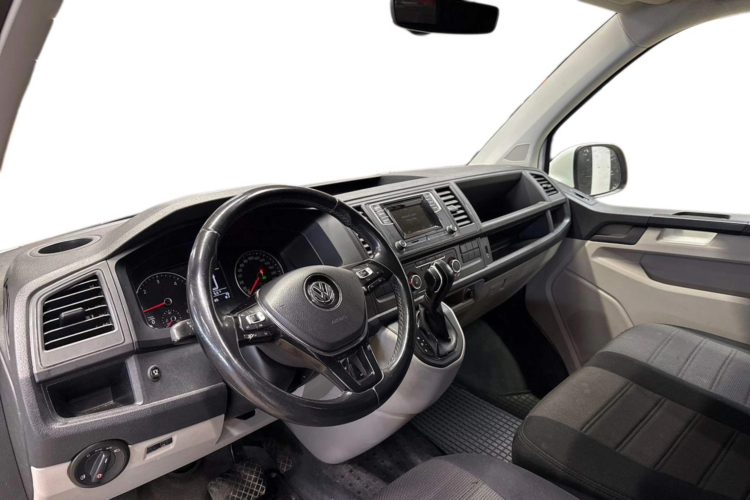 valkoinen Volkswagen Transporter 2018 kuva 7.