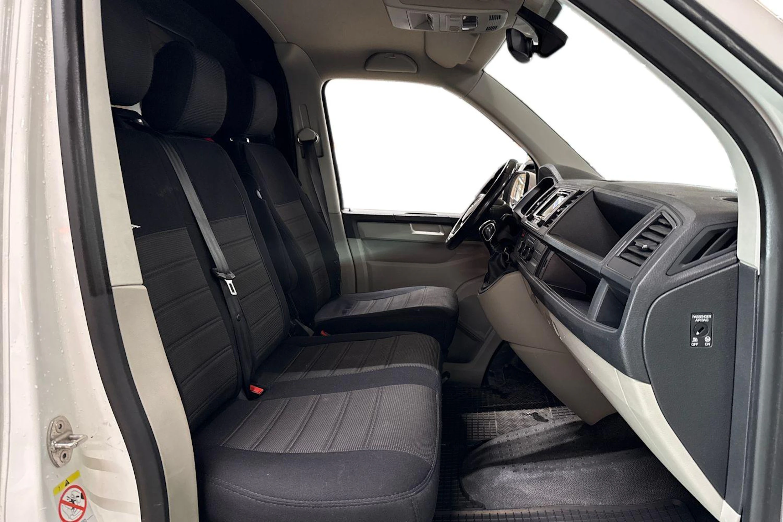 valkoinen Volkswagen Transporter 2018 kuva 8.
