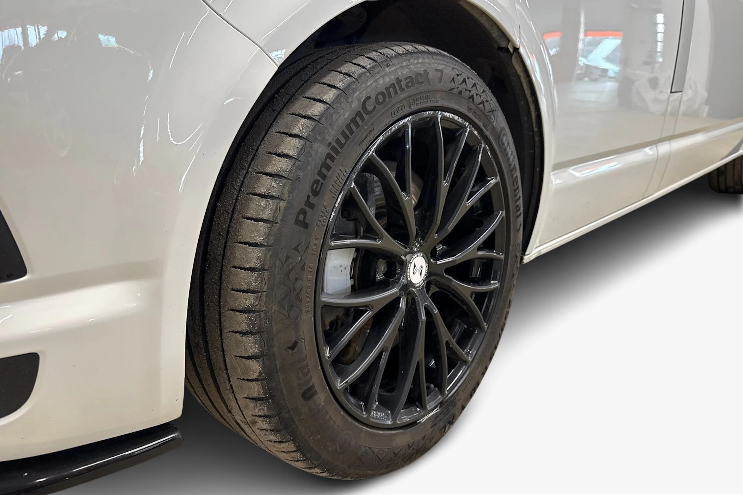 valkoinen Volkswagen Transporter 2018 kuva 9.