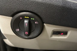 valkoinen Volkswagen Transporter 2018 kuva 11.