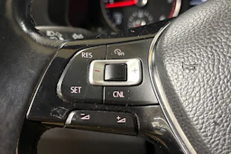 valkoinen Volkswagen Transporter 2018 kuva 12.