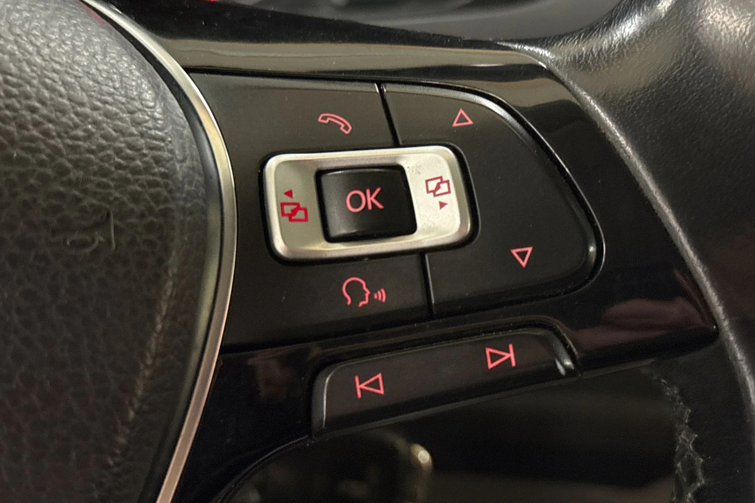 valkoinen Volkswagen Transporter 2018 kuva 13.