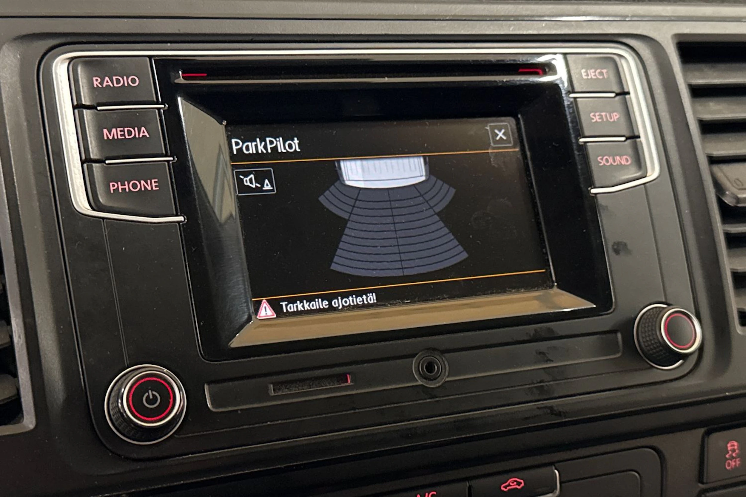 valkoinen Volkswagen Transporter 2018 kuva 16.