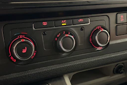 valkoinen Volkswagen Transporter 2018 kuva 17.