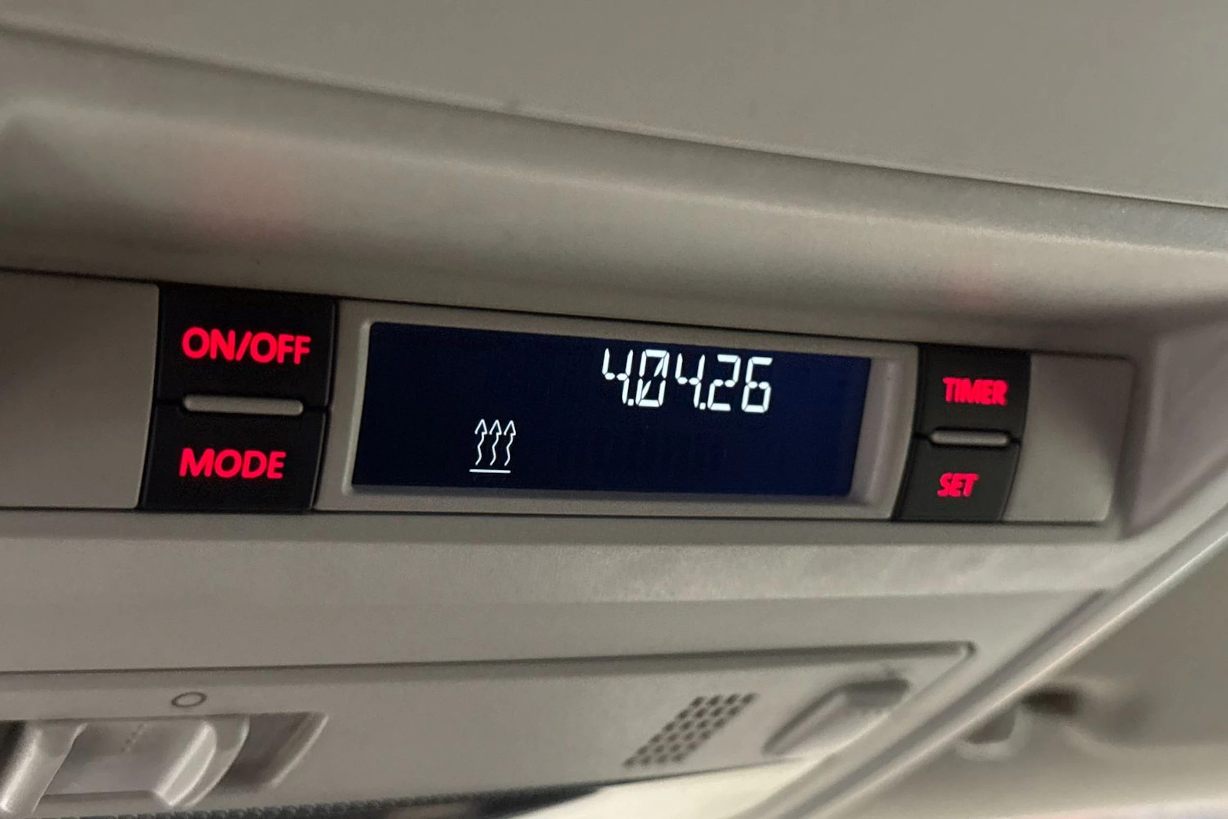 valkoinen Volkswagen Transporter 2018 kuva 18.