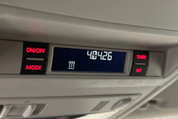 valkoinen Volkswagen Transporter 2018 kuva 18.