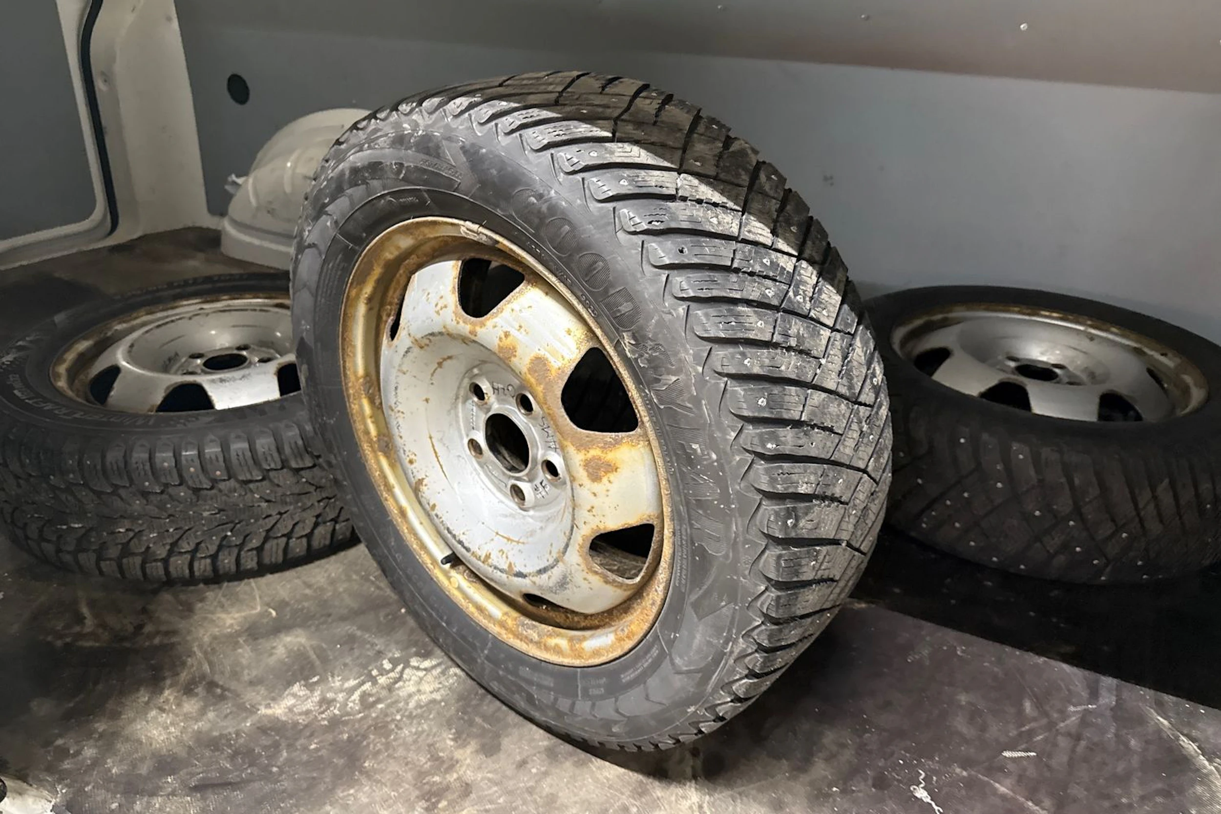 valkoinen Volkswagen Transporter 2018 kuva 21.