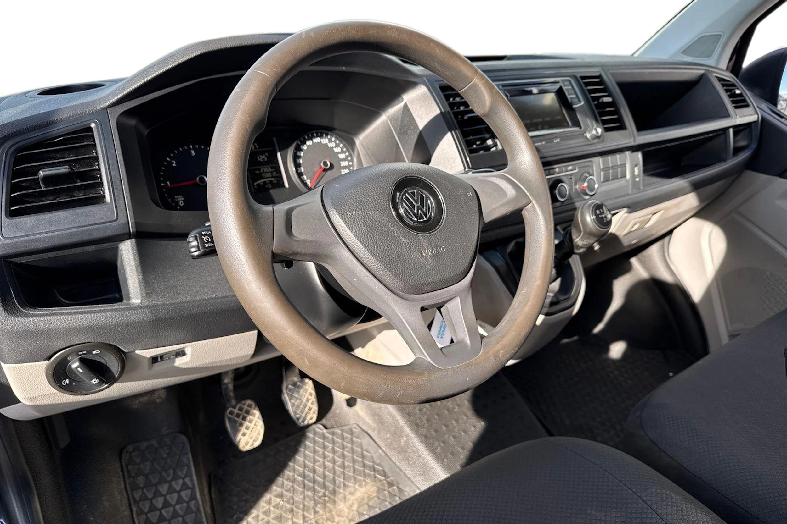 musta Volkswagen Transporter 2018 kuva 3.