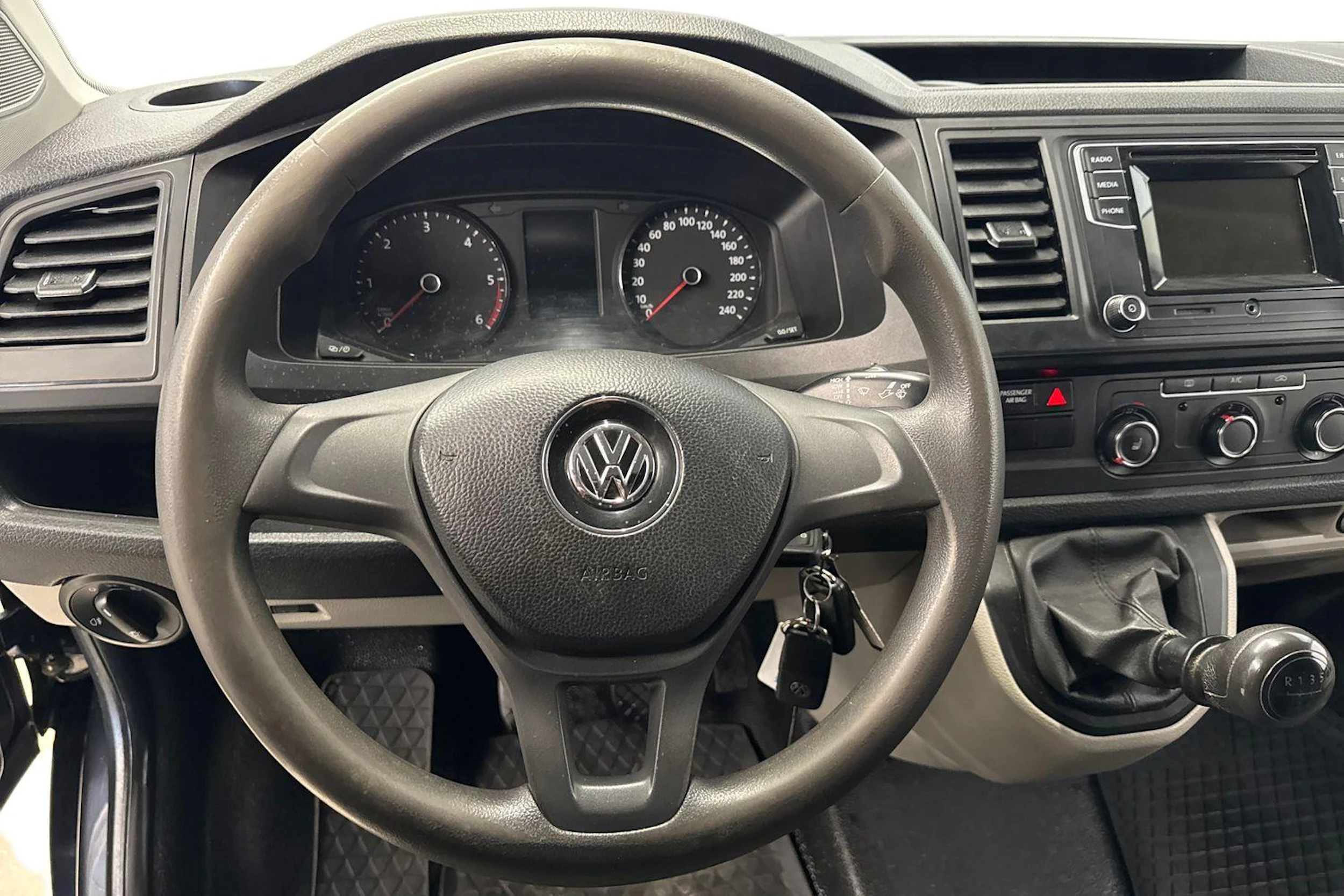 musta Volkswagen Transporter 2018 kuva 12.