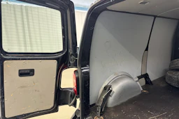 musta Volkswagen Transporter 2018 kuva 19.