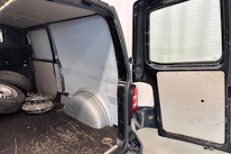 musta Volkswagen Transporter 2018 kuva 20.