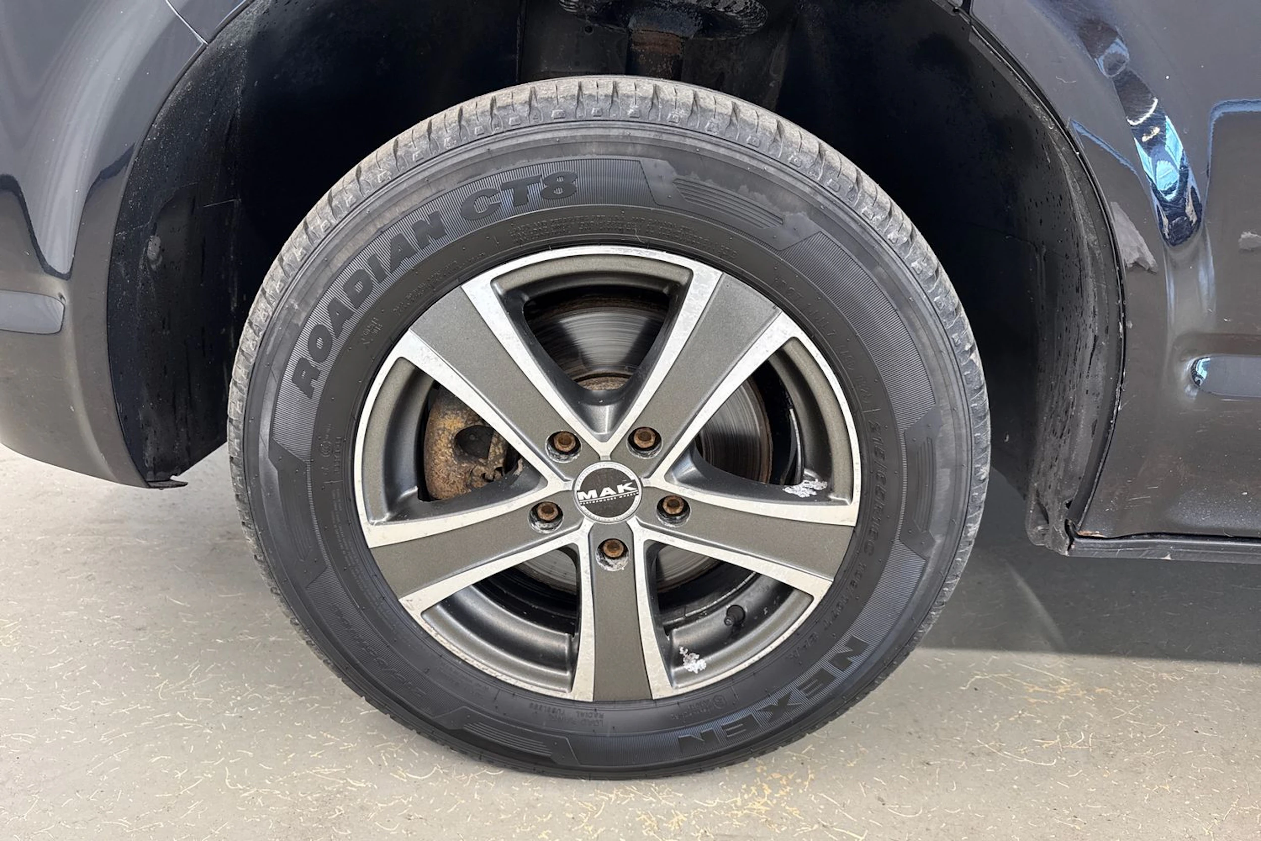 musta Volkswagen Transporter 2018 kuva 21.