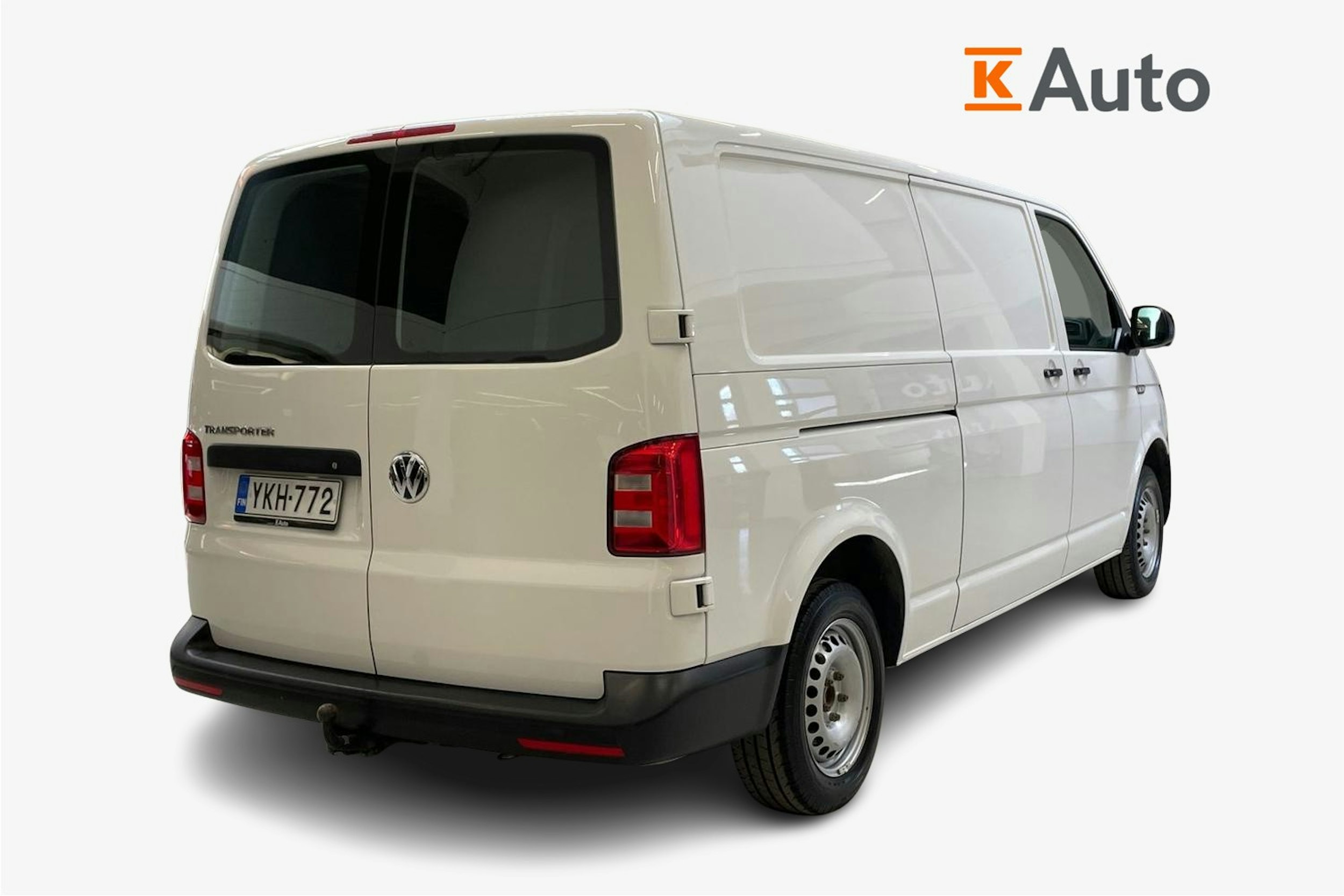 valkoinen Volkswagen Transporter 2018 kuva 2.