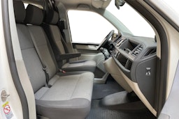 valkoinen Volkswagen Transporter 2018 kuva 10.