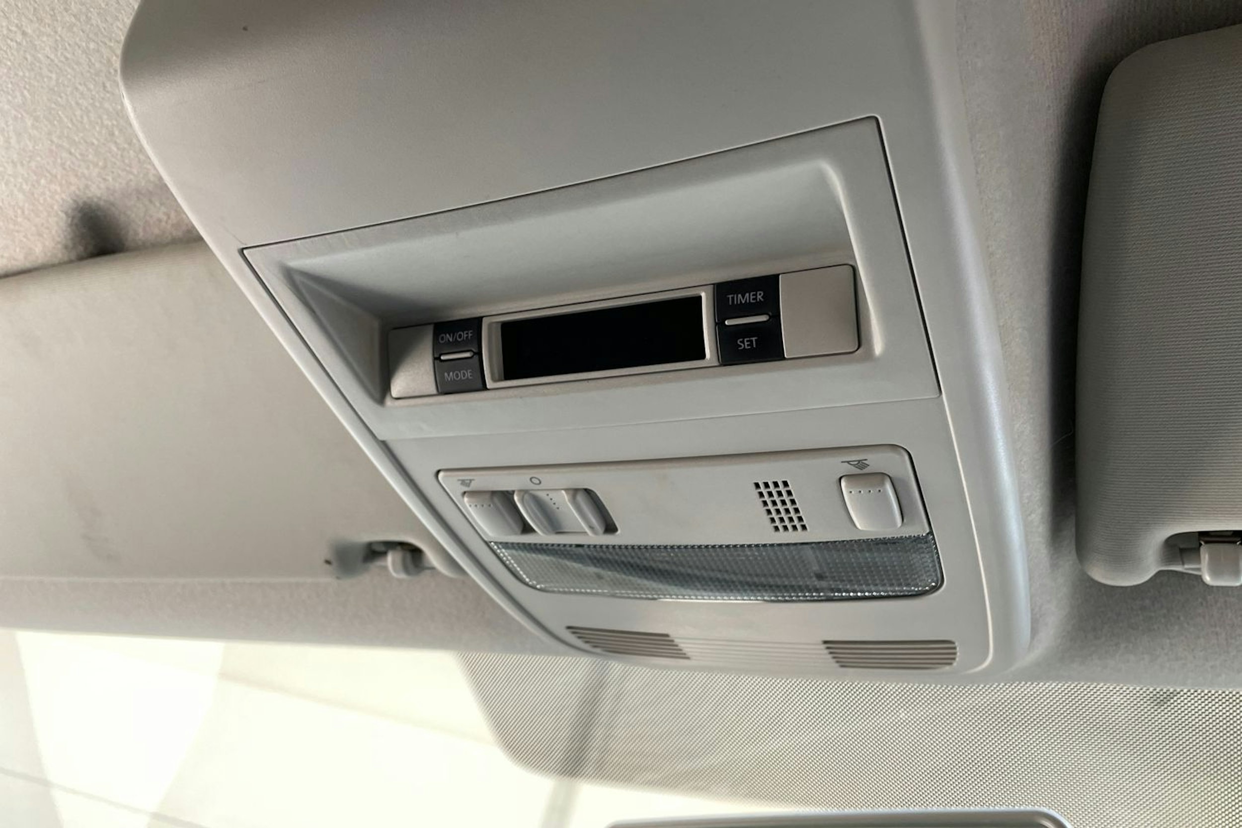 valkoinen Volkswagen Transporter 2018 kuva 14.