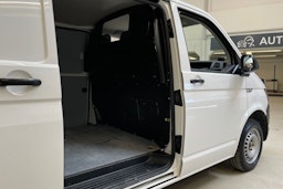 valkoinen Volkswagen Transporter 2018 kuva 16.