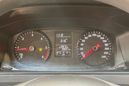 valkoinen Volkswagen Transporter 2018 kuva 24.