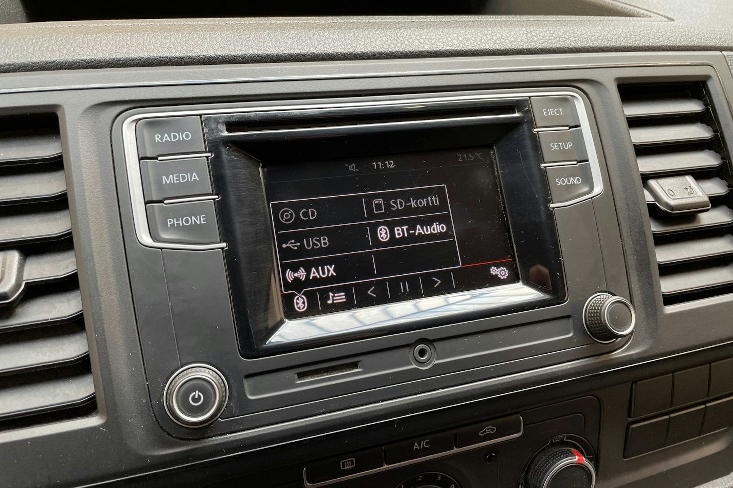 valkoinen Volkswagen Transporter 2018 kuva 26.