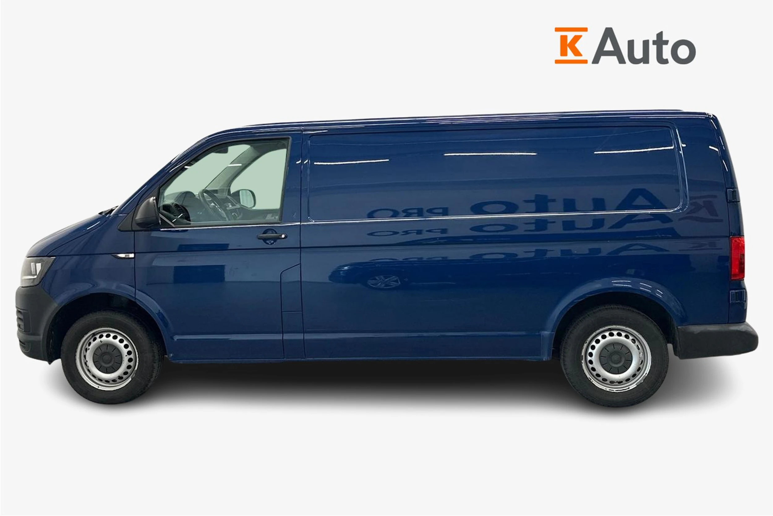 sininen Volkswagen Transporter 2018 kuva 5.