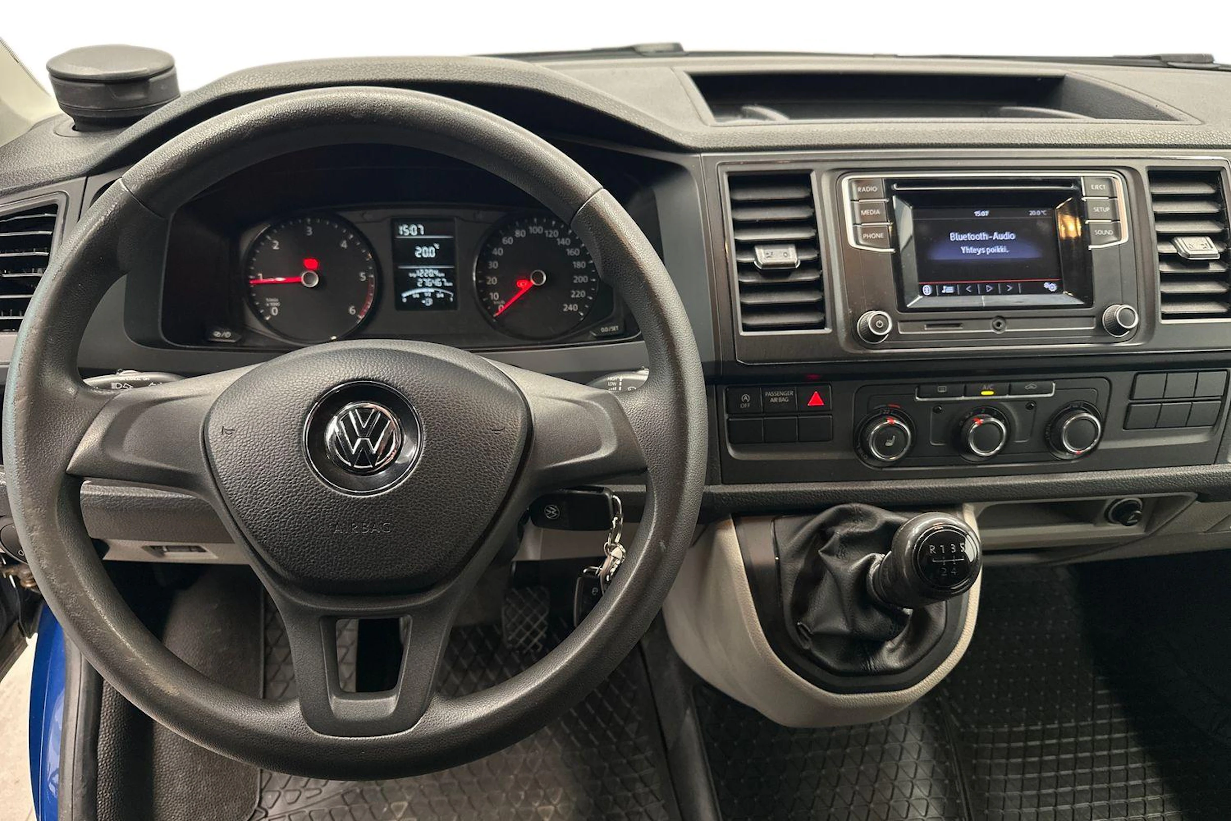 sininen Volkswagen Transporter 2018 kuva 7.