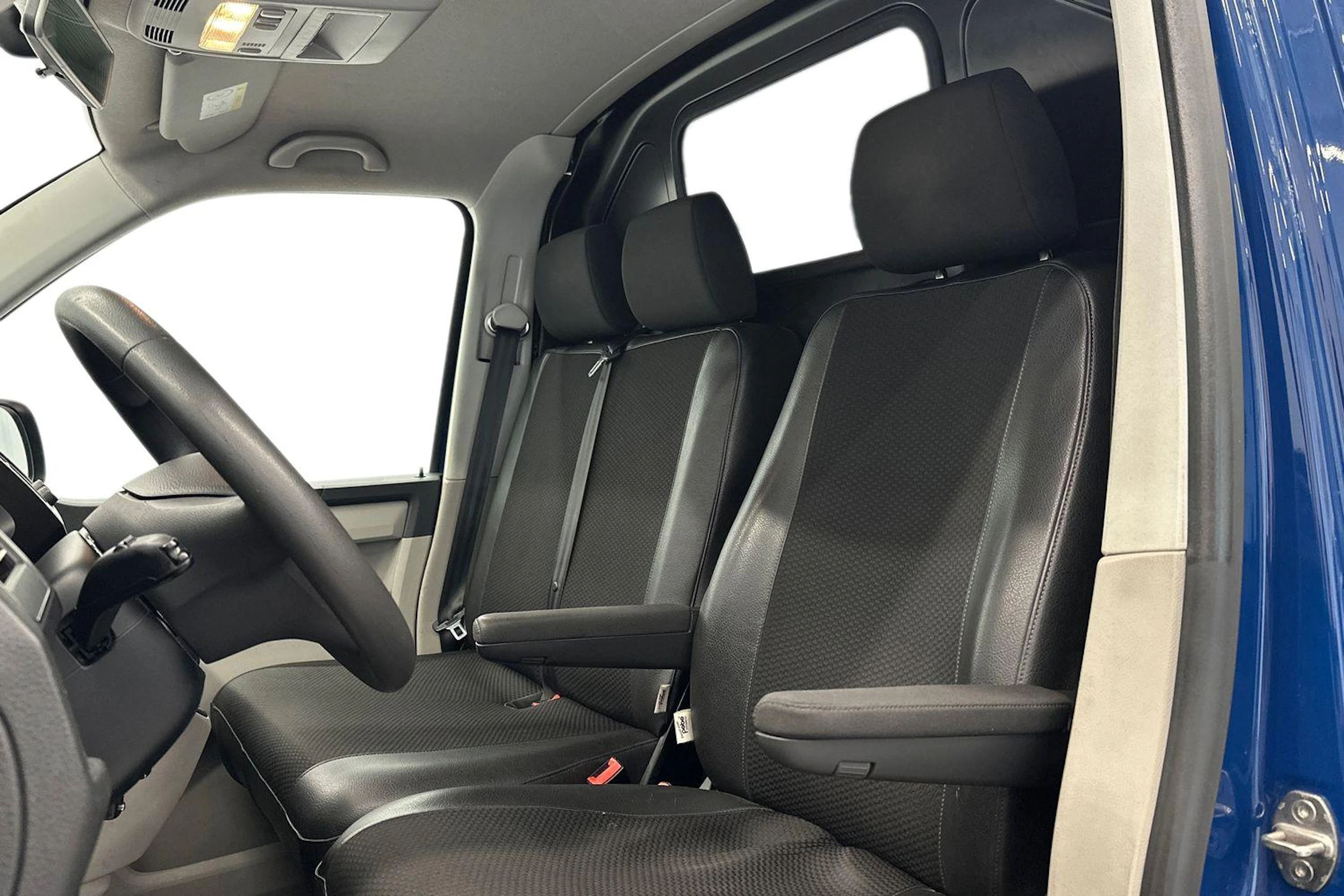 sininen Volkswagen Transporter 2018 kuva 8.