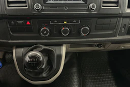 sininen Volkswagen Transporter 2018 kuva 12.