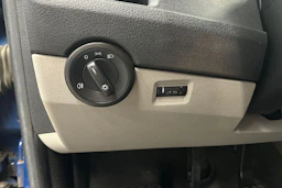 sininen Volkswagen Transporter 2018 kuva 15.