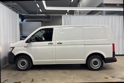 valkoinen Volkswagen Transporter 2018 kuva 6.