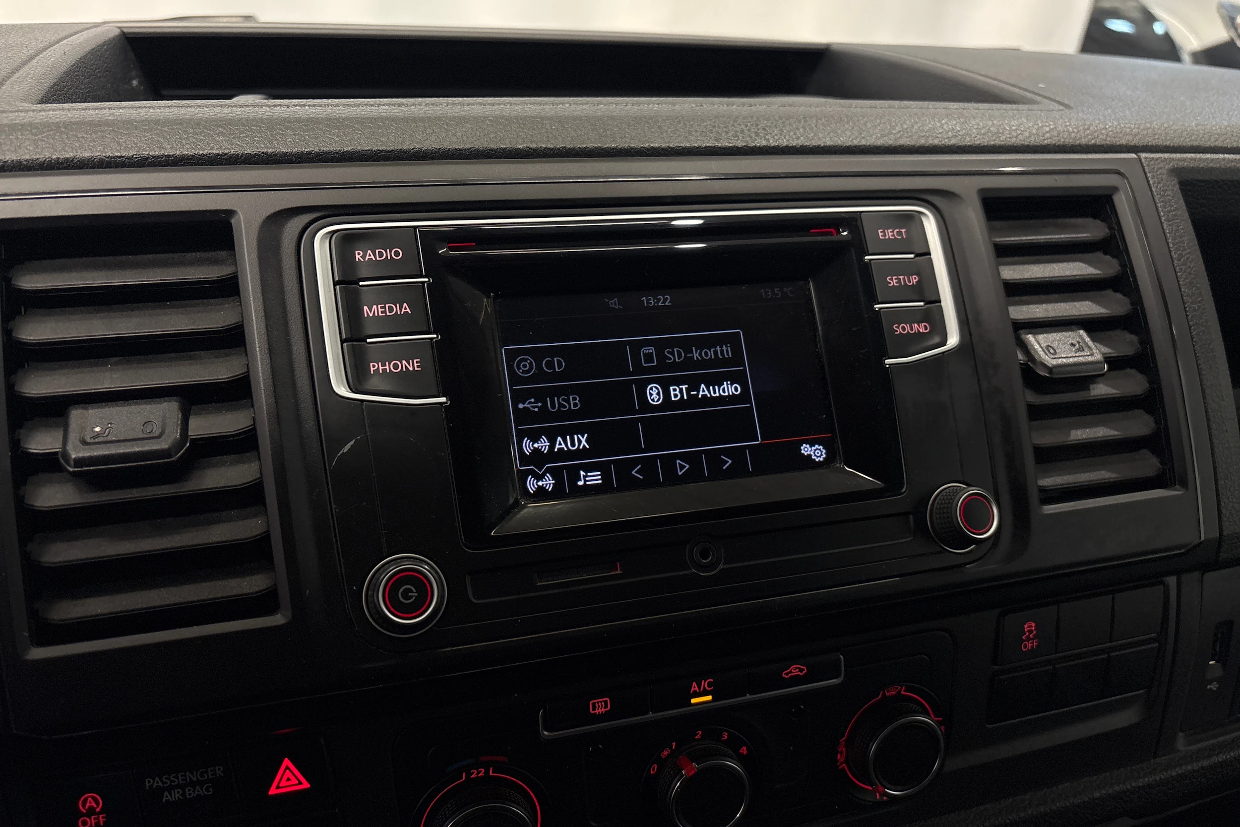 valkoinen Volkswagen Transporter 2018 kuva 15.