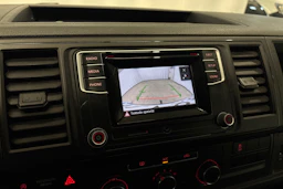 valkoinen Volkswagen Transporter 2018 kuva 16.