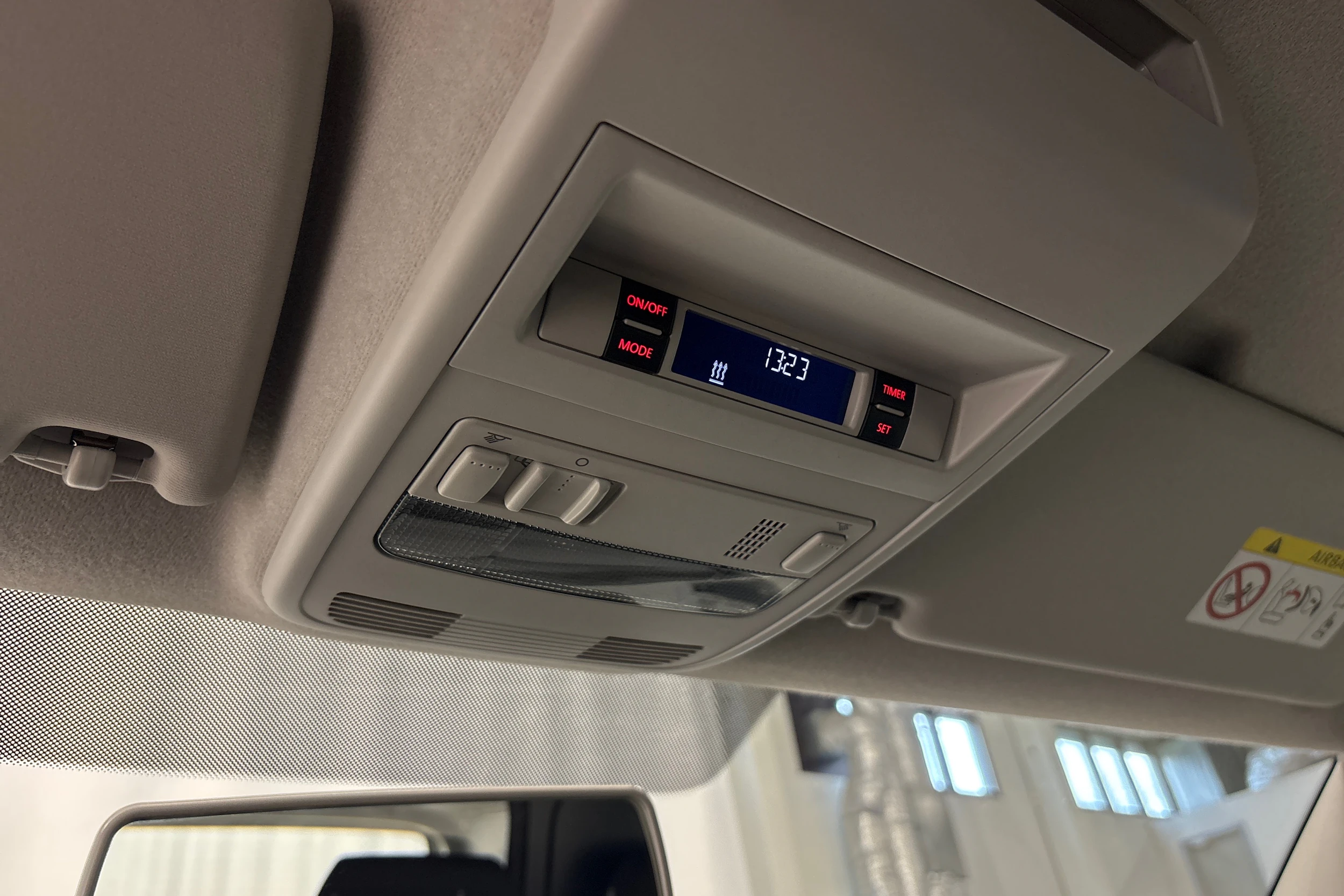valkoinen Volkswagen Transporter 2018 kuva 18.