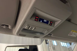 valkoinen Volkswagen Transporter 2018 kuva 18.