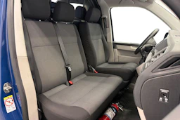 sininen Volkswagen Transporter 2018 kuva 11.